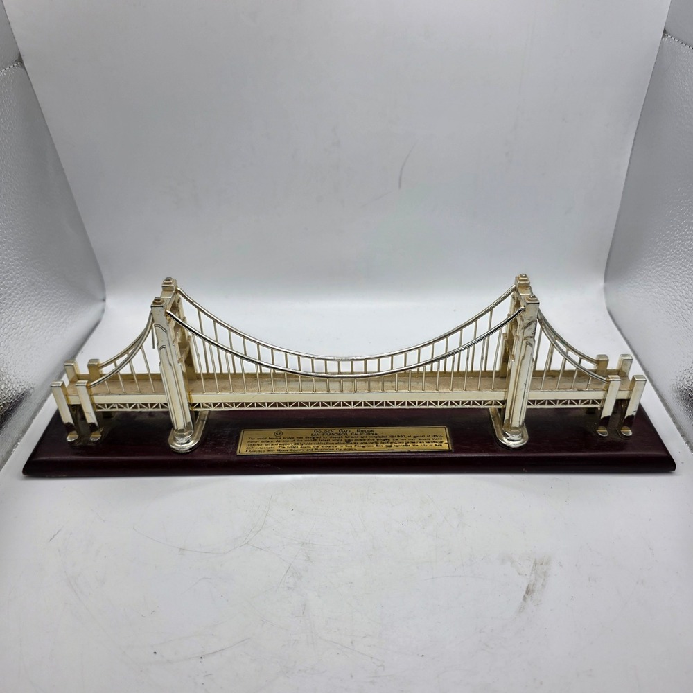Golden Gate Bridge San Francisco California Plastic Model Wood Base Souvenir